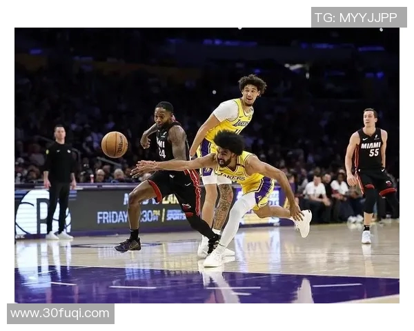 湖人主场战胜热火 终结三连败