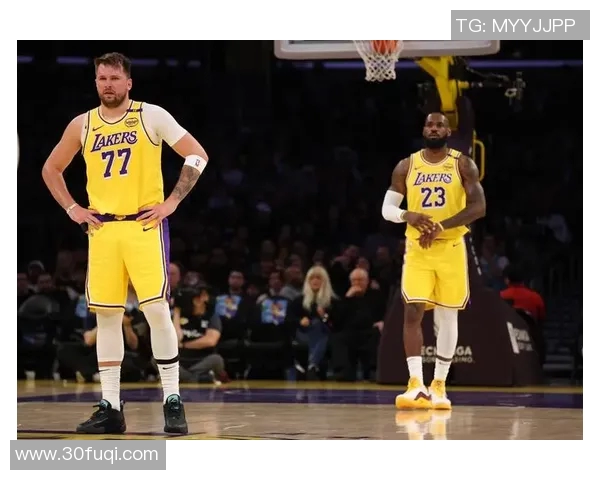 3连败！湖人惨败倒数第二，詹姆斯创NBA第1神迹，东契奇空砍42+8